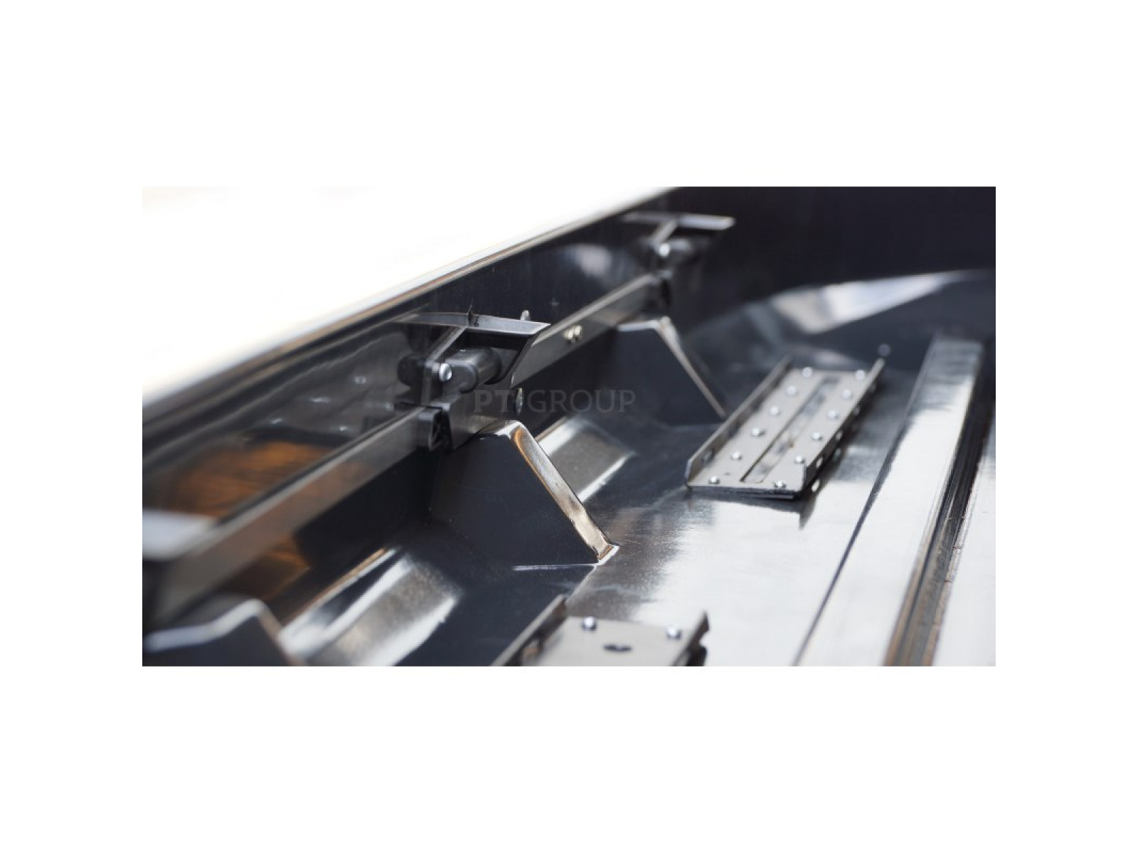 Автобокс (бокс на крышу) Turino 1 410 л., 1800 х 830 х 450мм., белый, матовый