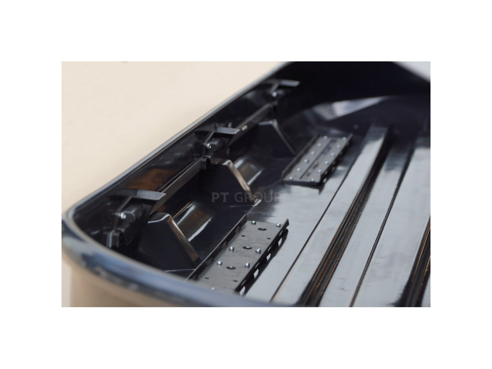 Автобокс (бокс на крышу) Turino 1 410 л., 1800 х 830 х 450мм., белый, матовый