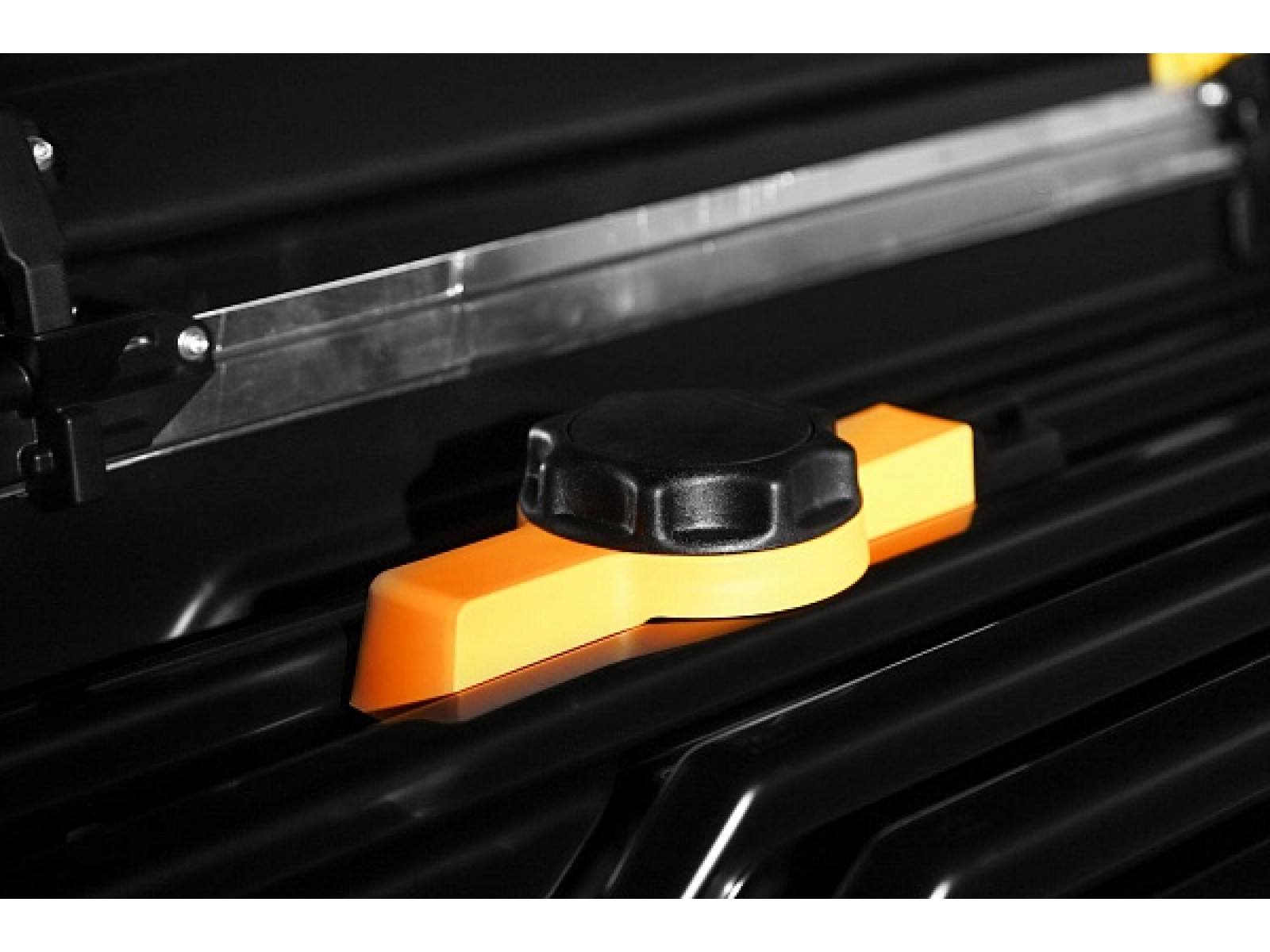 Магнум 390 (черный,тиснение «карбон») (1850х840х420) Быстросъём