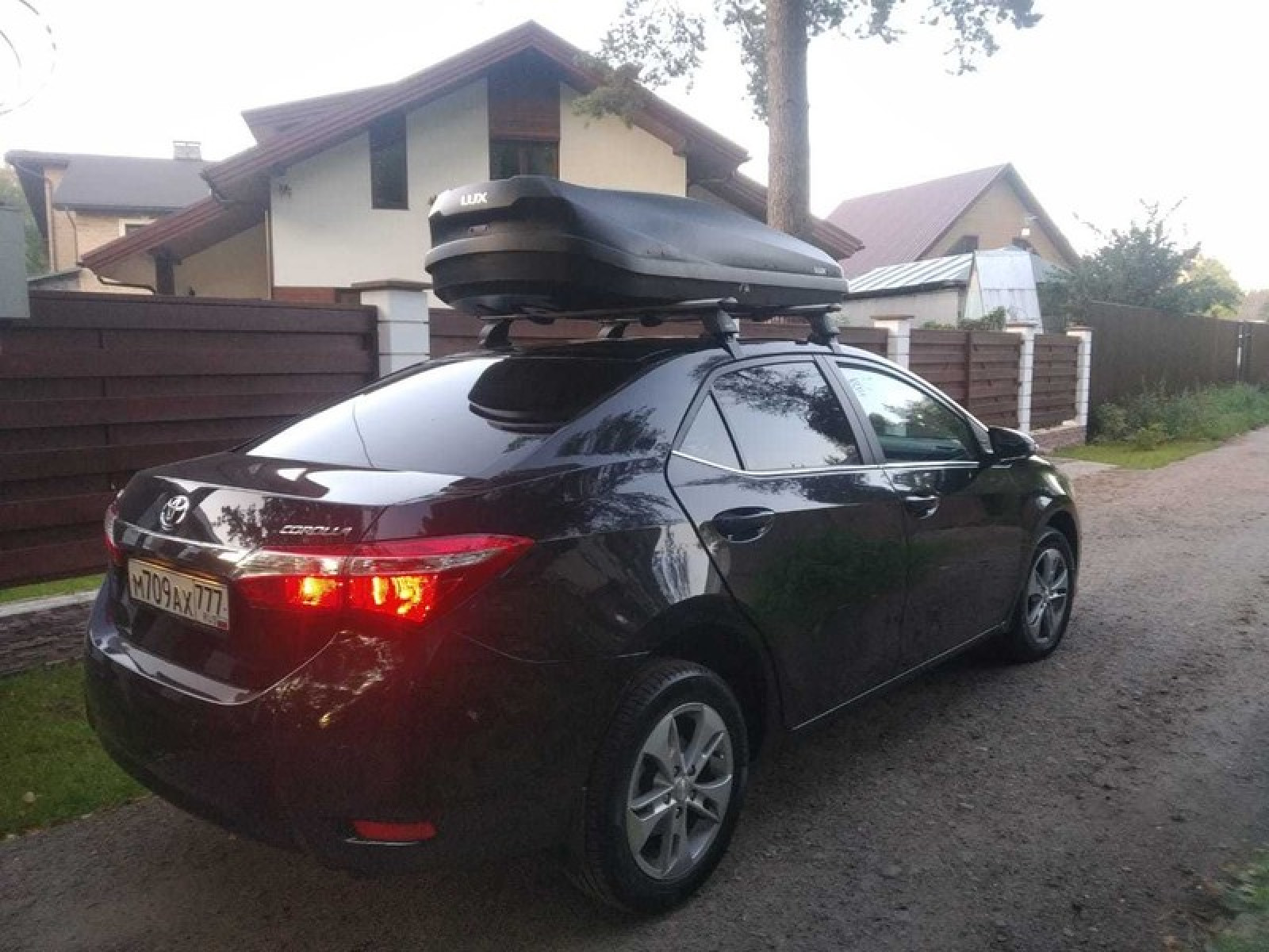 Бокс на крышу LUX IRBIS 175 черный матовый 450л