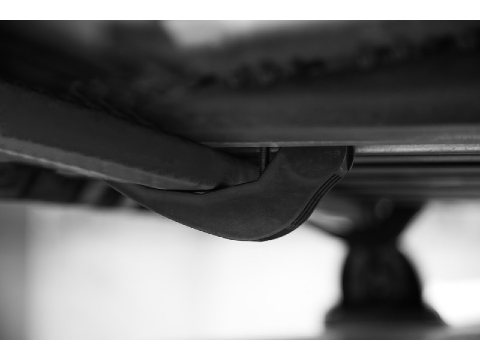 Бокс на крышу LUX IRBIS 175 черный глянцевый 450л