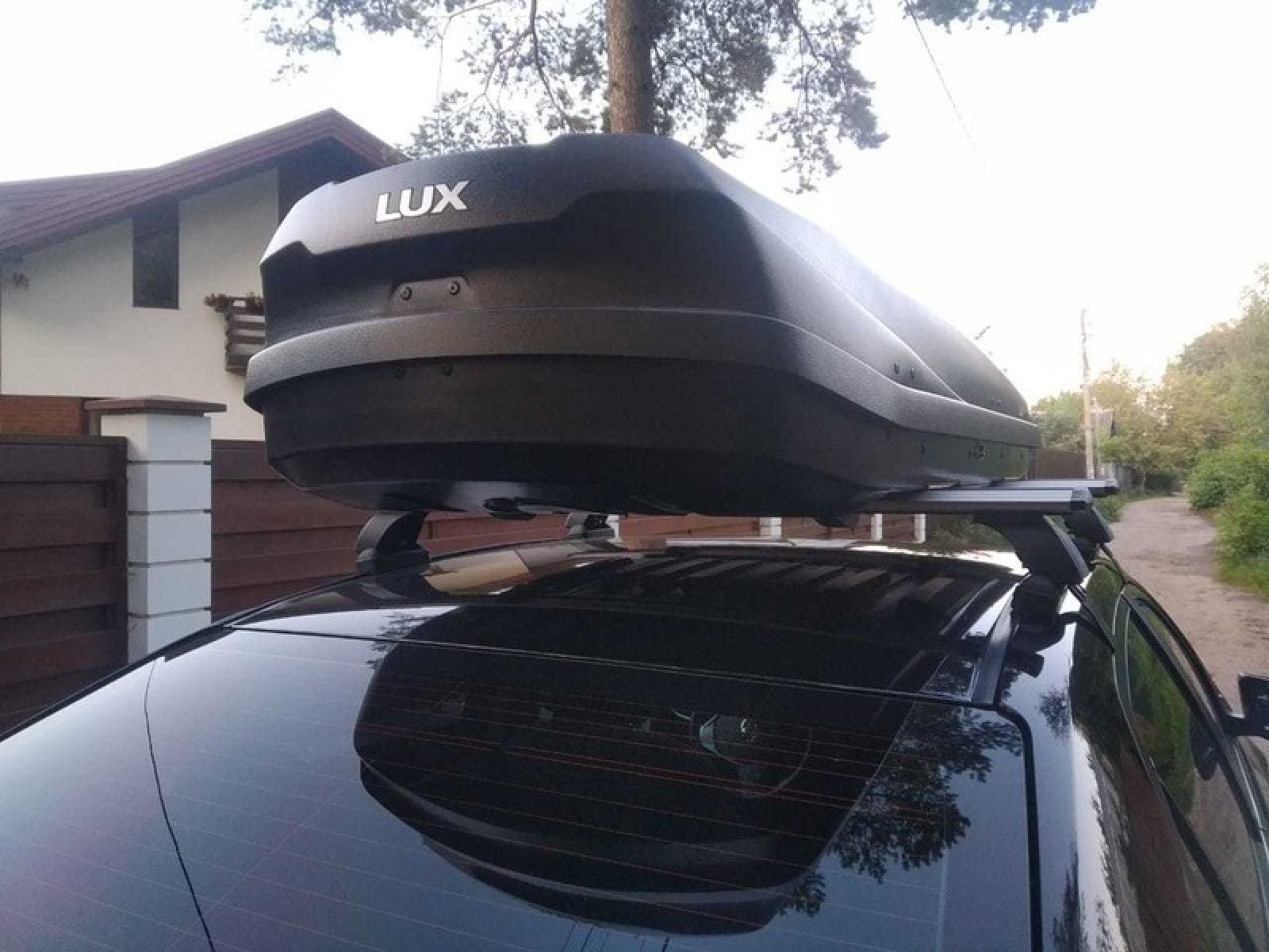 Бокс на крышу LUX IRBIS 175 черный глянцевый 450л