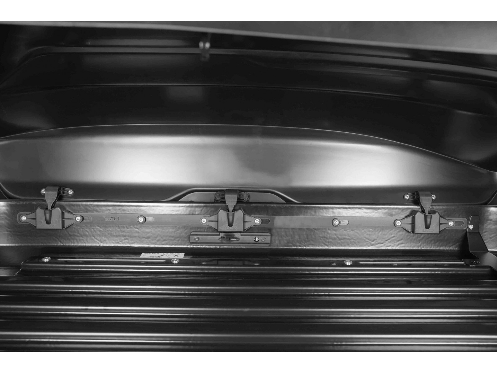 Бокс на крышу LUX TAVR 175 серый матовый 450л