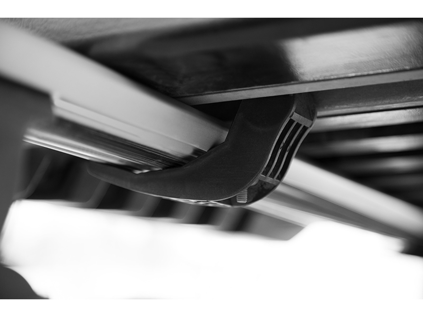 Бокс на крышу LUX TAVR 175 черный матовый 450л