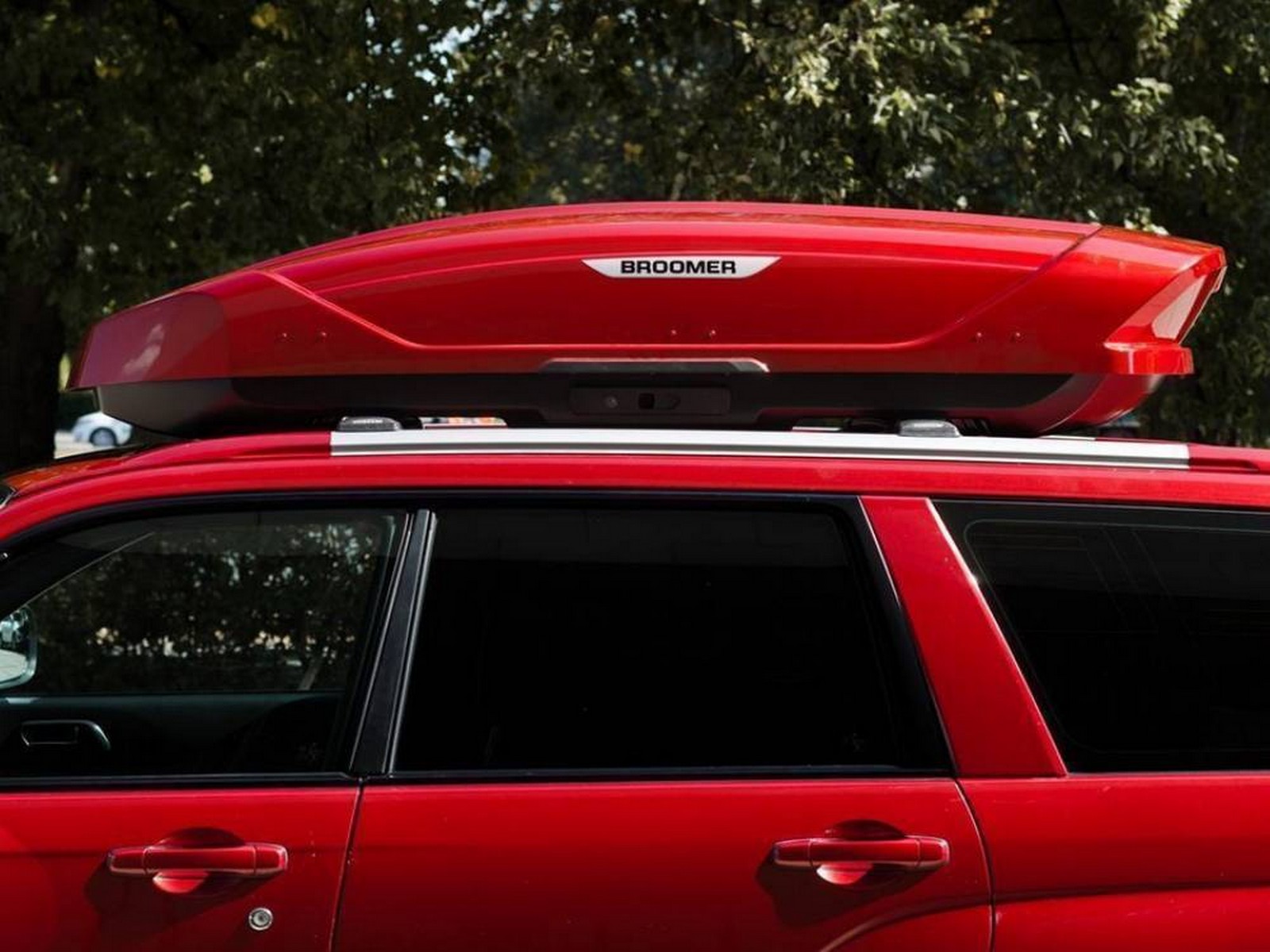 Автобокс Broomer Venture L (Краб) Окрашеный в цвет Глянец c центр. усилителем с двусторонним открытием