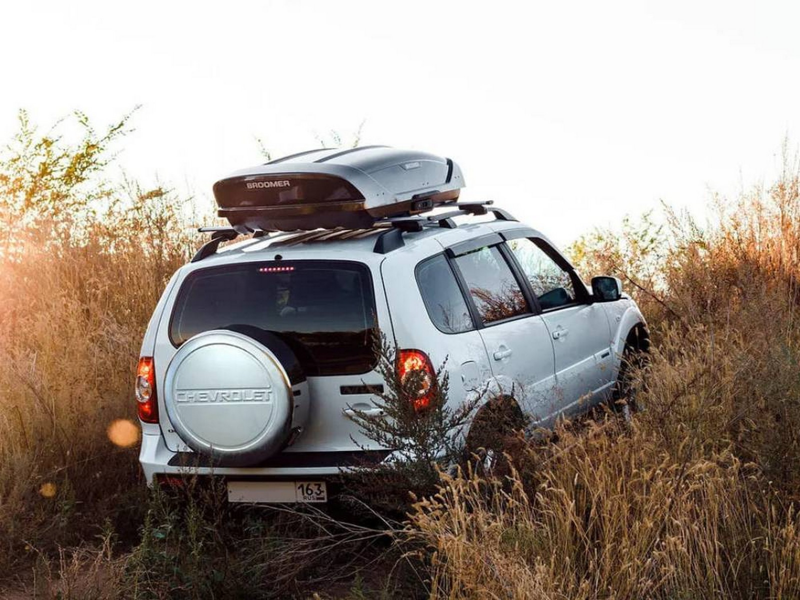 Автобокс Broomer Venture L (Краб) Чёрный Глянец c центр. усилителем с двусторонним открытием