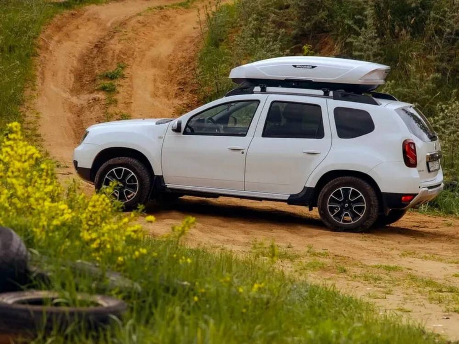 Автобокс Broomer Venture L (П-Скоба) Белый Глянец c центр. усилителем с двусторонним открытием