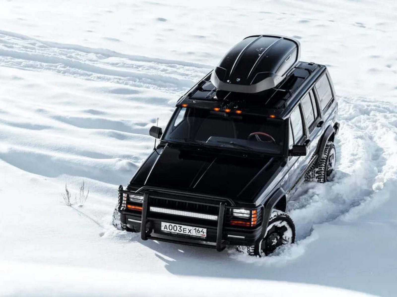 Автобокс Broomer Venture L (П-Скоба) Чёрный Матовый c центр. усилителем с двусторонним открытием