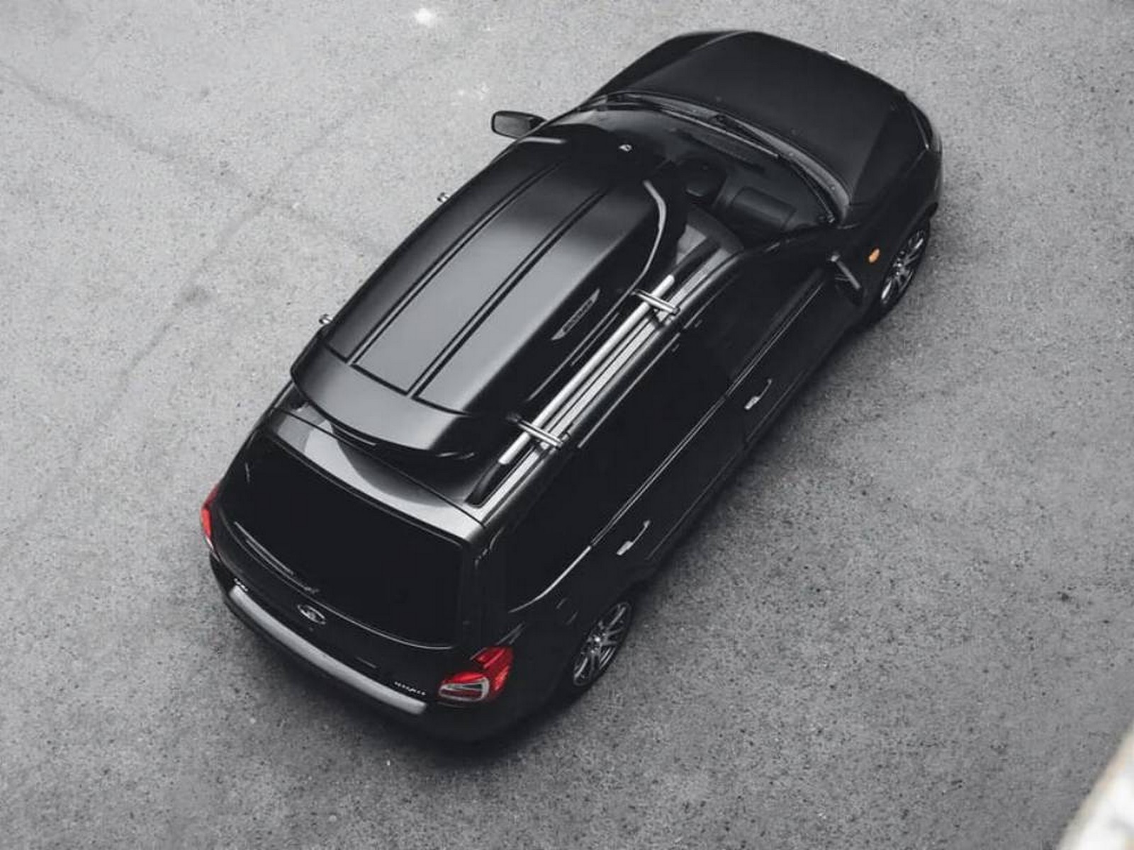 Автобокс Broomer Venture L (Краб) Чёрный Матовый c центр. усилителем с двусторонним открытием