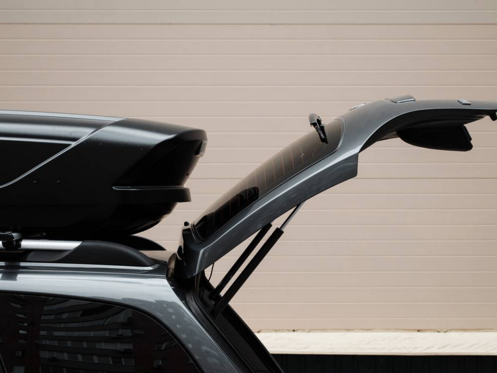 Автобокс Broomer Venture L (Краб) Чёрный Матовый c центр. усилителем с двусторонним открытием