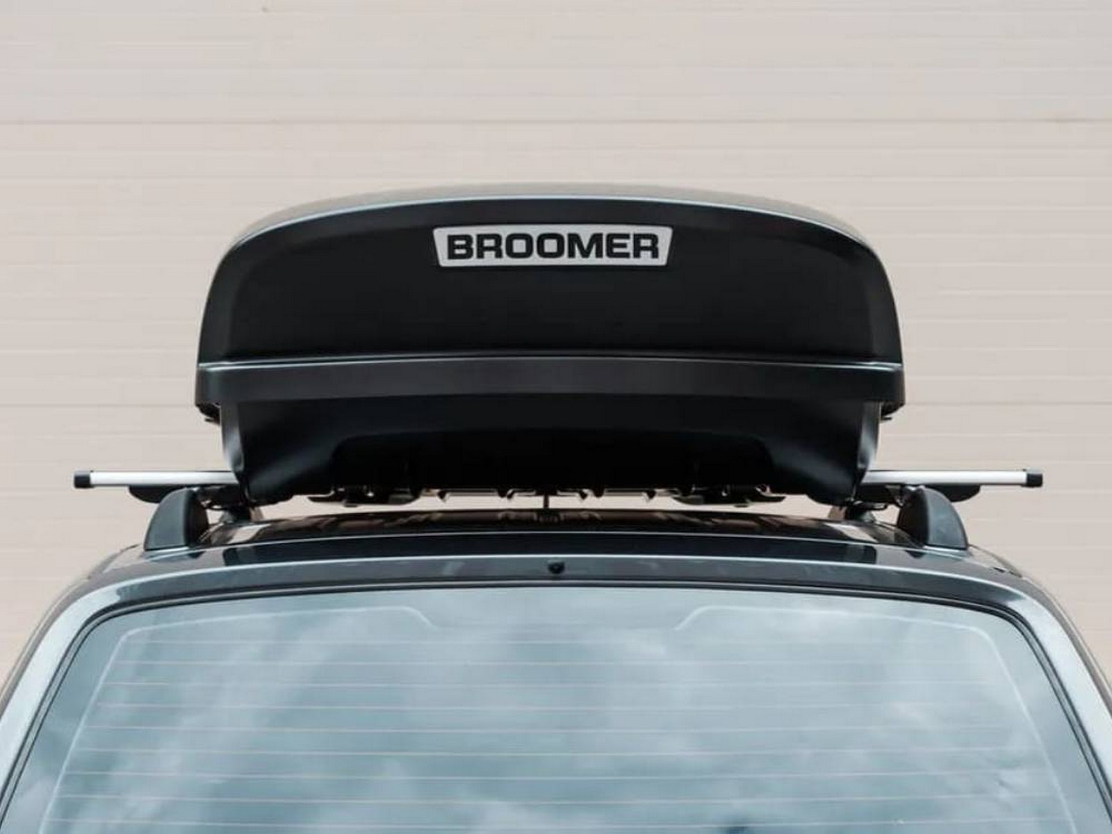 Автобокс Broomer Venture L (Краб) Чёрный Матовый c центр. усилителем с двусторонним открытием