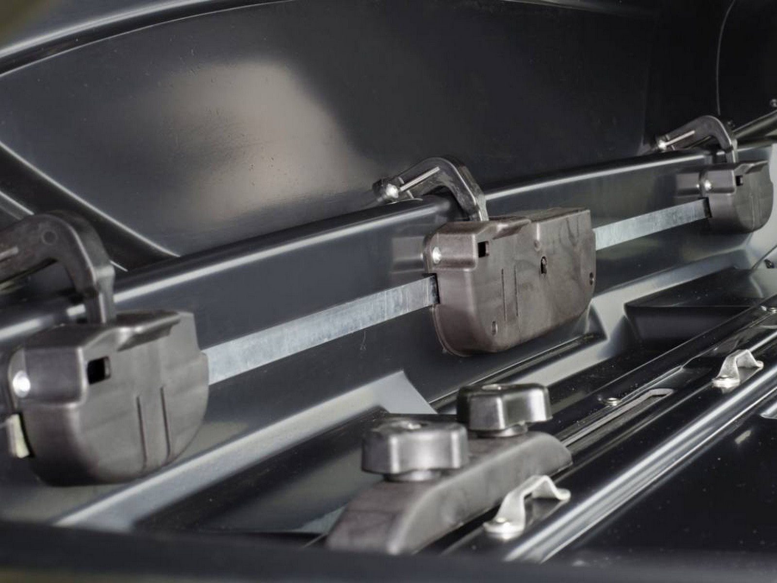 Автобокс Broomer Venture L (П-Скоба) Серый Матовый c центр. усилителем с двусторонним открытием