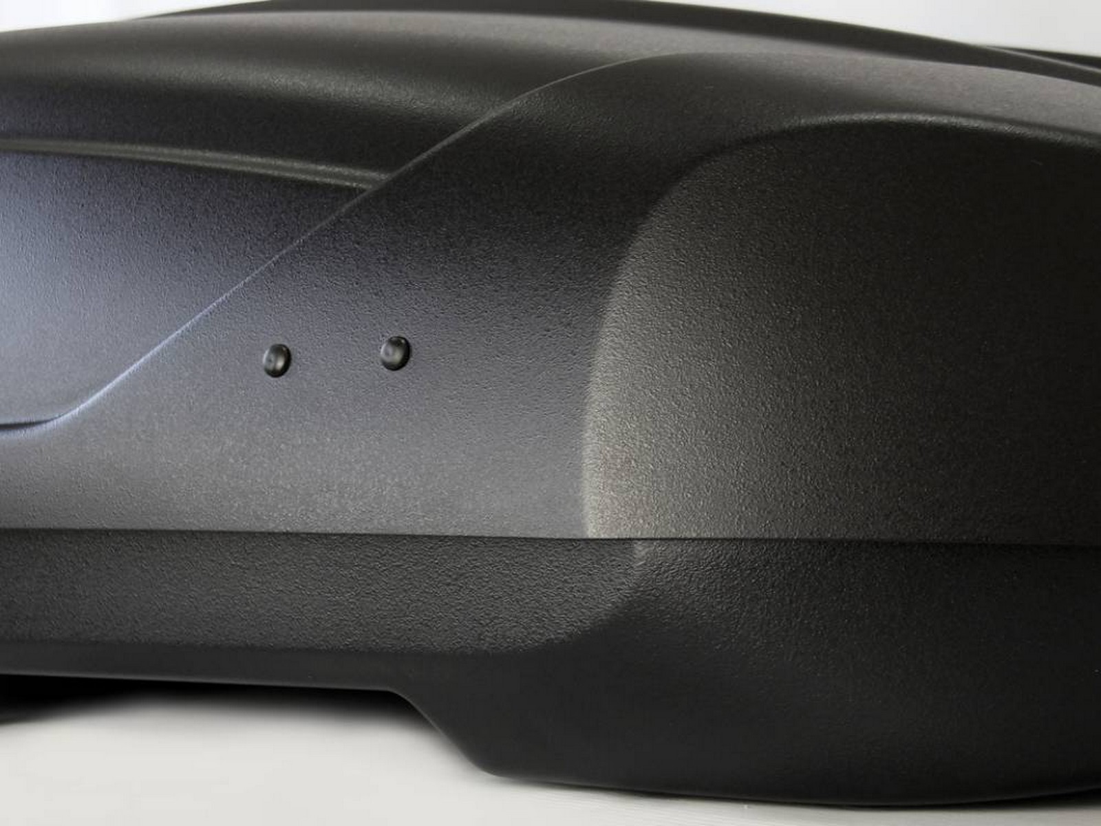 Автобокс Broomer Venture L (Скоба) Raptor Матовый c центр. усилителем с двусторонним открытием