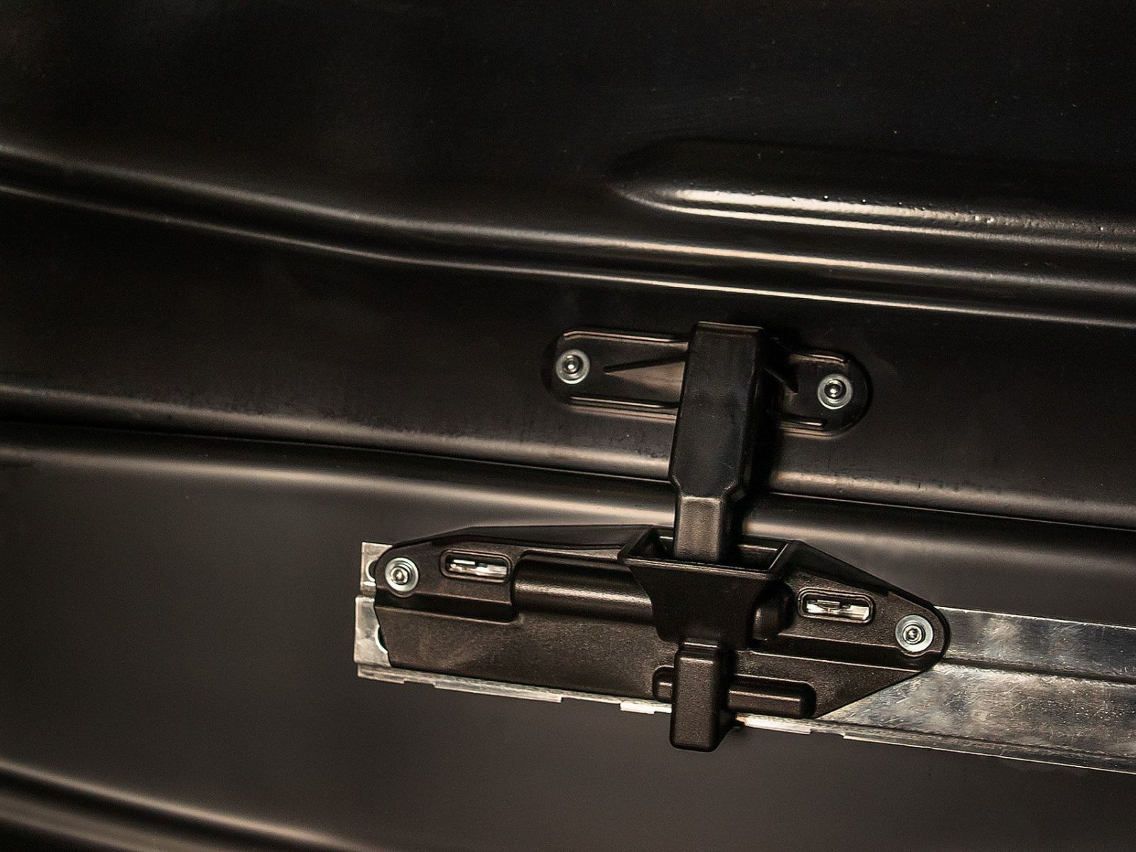 Автобокс Piligrim Магнум 390 Чёрный камуфляж с двусторонним открытием