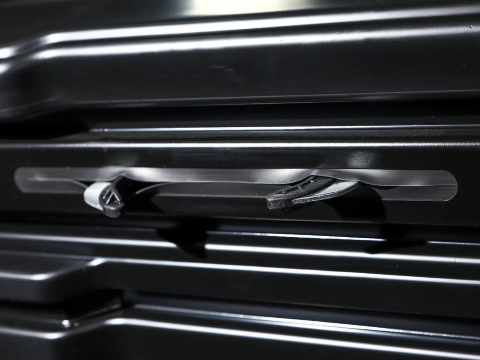 Автобокс Piligrim Магнум 580 Чёрный камуфляж с двусторонним открытием